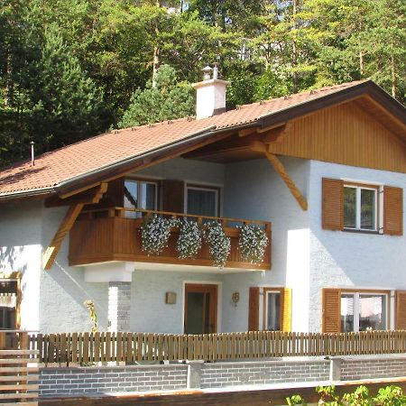 Ferienhaus Tschenett Имст Екстериор снимка