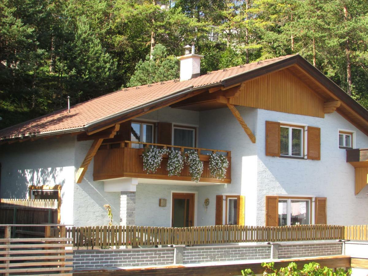 Ferienhaus Tschenett Имст Екстериор снимка